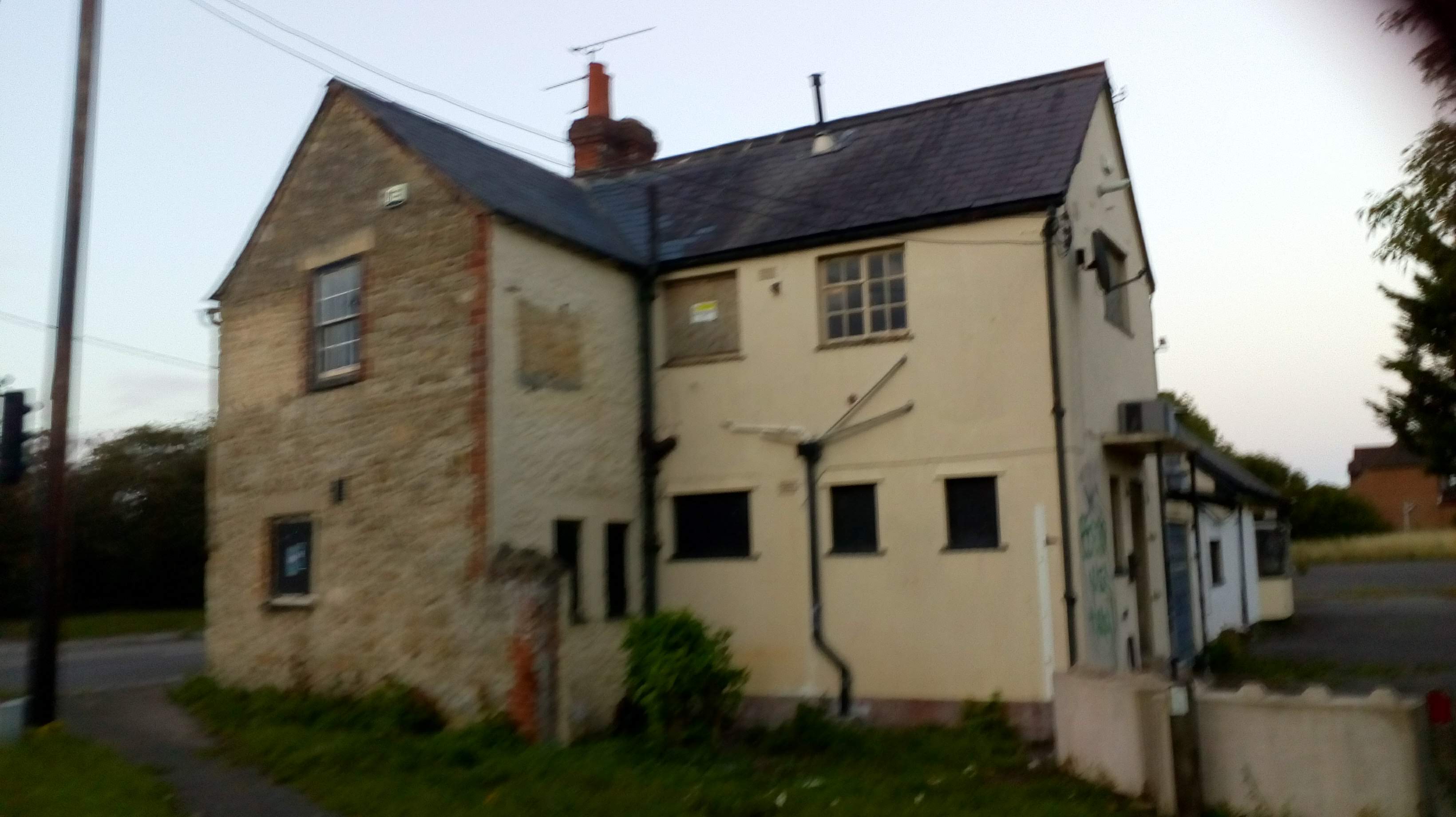 photo of the pub from the right hand side